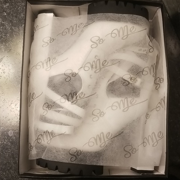 Shoes - Picture 6 of 9